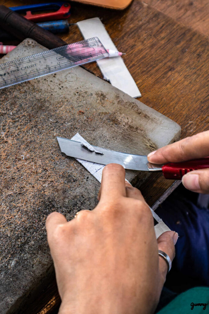 Handcraft watch strap process - Leather Skiving