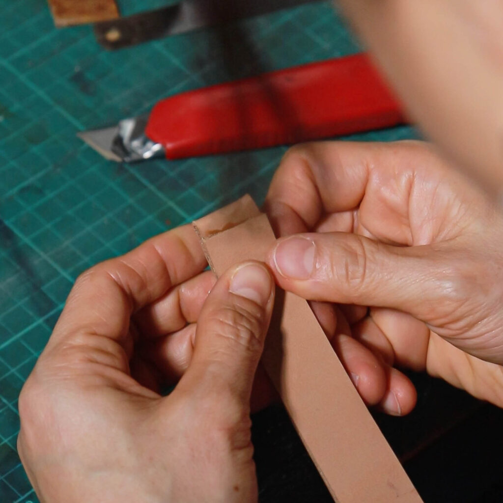 Handcraft watch strap process - Combining the Leather