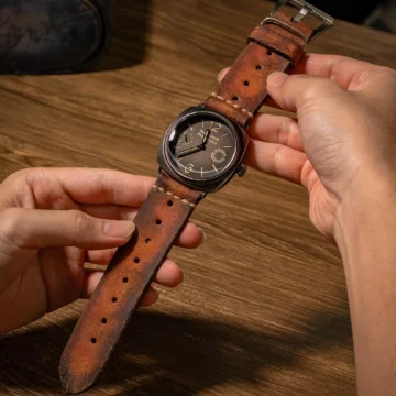 Jampood-leather-watch-strap-on-Panerai-Radiomir-Otto-Giorni-made-by-Gunny-Straps