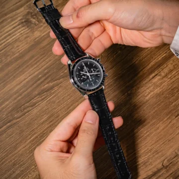Black-crocodile-watch-strap-on-Omega-speedmaster-made-by-Gunny-Straps