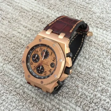 Bordeaux-Crocodile-watch-strap-on-Audemars-Piguet-ROO-made-by-Gunny-Straps