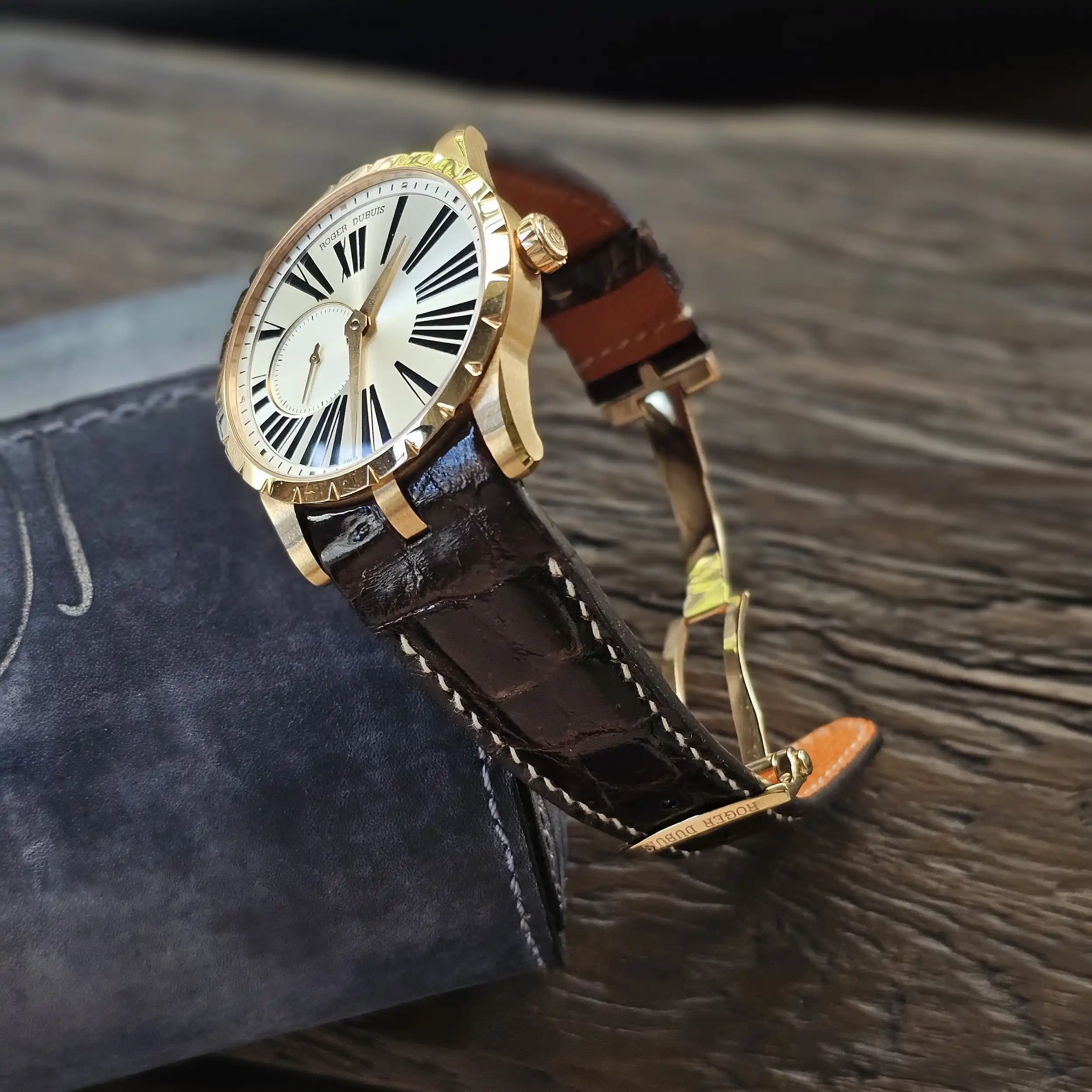 Tobacco-crocodile-strap-on-Roger-Dubuis-Excalibur-made-by-Gunny-Straps