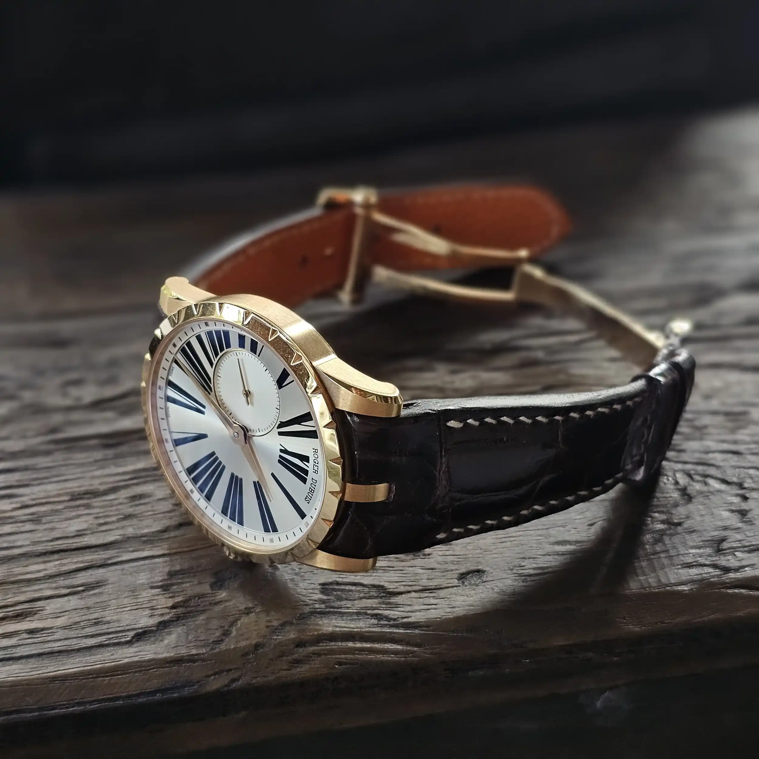 Tobacco-crocodile-strap-on-Roger-Dubuis-Excalibur-made-by-Gunny-Straps