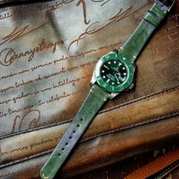The mysterious-looking patina on the Gurney 3 leather strap will light up the artistic spirit on your Rolex watch. Definitely a perfect choice for watch and art lovers