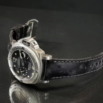Old-Tyre-Strap-on-Panerai-Submersible-PAM106-made-by-Gunny-Straps