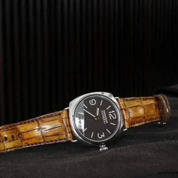 Topaz-Crocodile-watch-strap-on-Panerai-Radiomir-made-by-Gunny-Straps