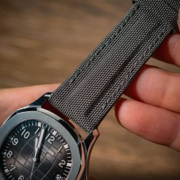 Dark-grey-kevlar-strap-on-Patek-philippe-Aquanaut-made-by-Gunny-Straps