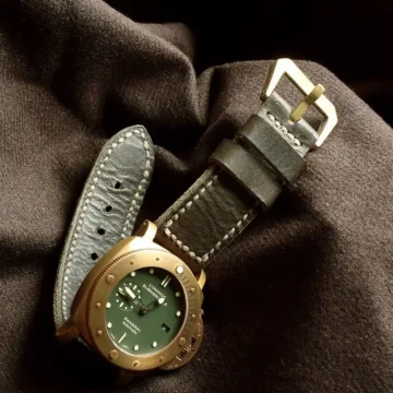 Bronze-strap-on-Panerai-Luminor-Submersible-Bronzo-made-by-Gunny-Straps