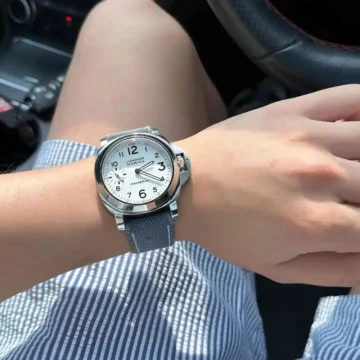 Opaline-Blue-Denim-on-Panerai-Luminor-Marina-made-by-Gunny-Straps-photo-by-@steady_seconds