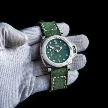 canvas-1055-strap-on-Panerai-Submersible-PAM1055-made-by-Gunny-Straps