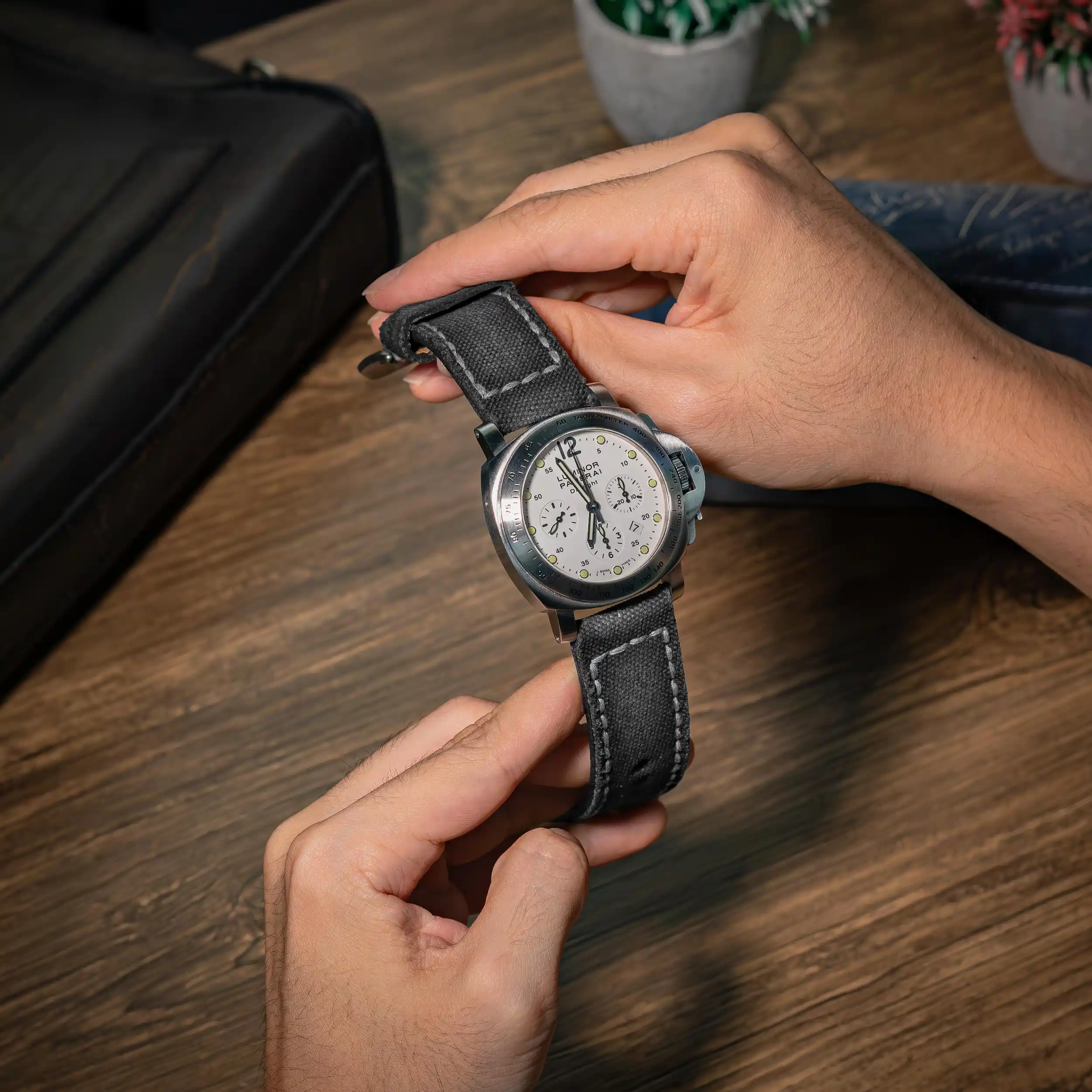 Canvas-noir-strap-on-Panerai-Luminor-Chrono-Daylight-made-by-Gunny-Straps