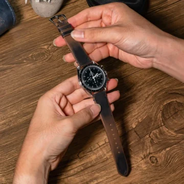 Gurney-4-strap-on-Omega-Speedmaster-made-by-Gunny-Straps