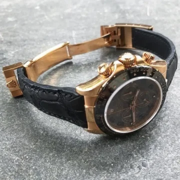 Black-Crocodile-watch-strap-on-Rolex-Daytona-Gold-made-by-Gunny-Straps