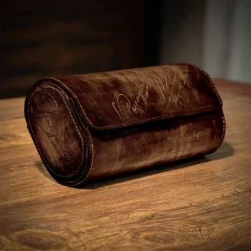 Dark-brown-patina-scritto-watch-roll-side-made-by-Gunny