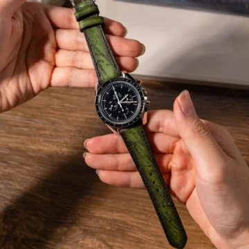 Green-patina-scritto-strap-on-Omega-Speedmaster-made-by-Gunny-Straps