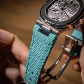 Tiffany-sailcloth-strap-on-Patek-Philippe-Nautilus-made-by-Gunny-Straps