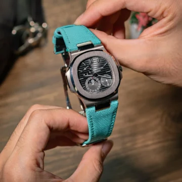 Tiffany-sailcloth-strap-on-Patek-Philippe-Nautilus-made-by-Gunny-Straps
