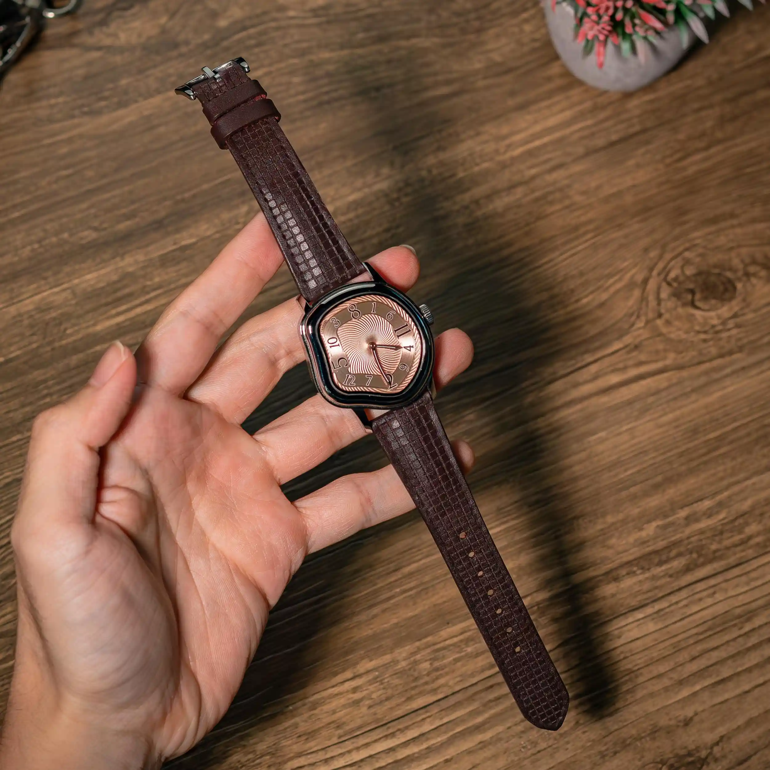 bordeaux-chessboard-strap-on-grandeur-strange-quartz-made-by-Gunny-Straps