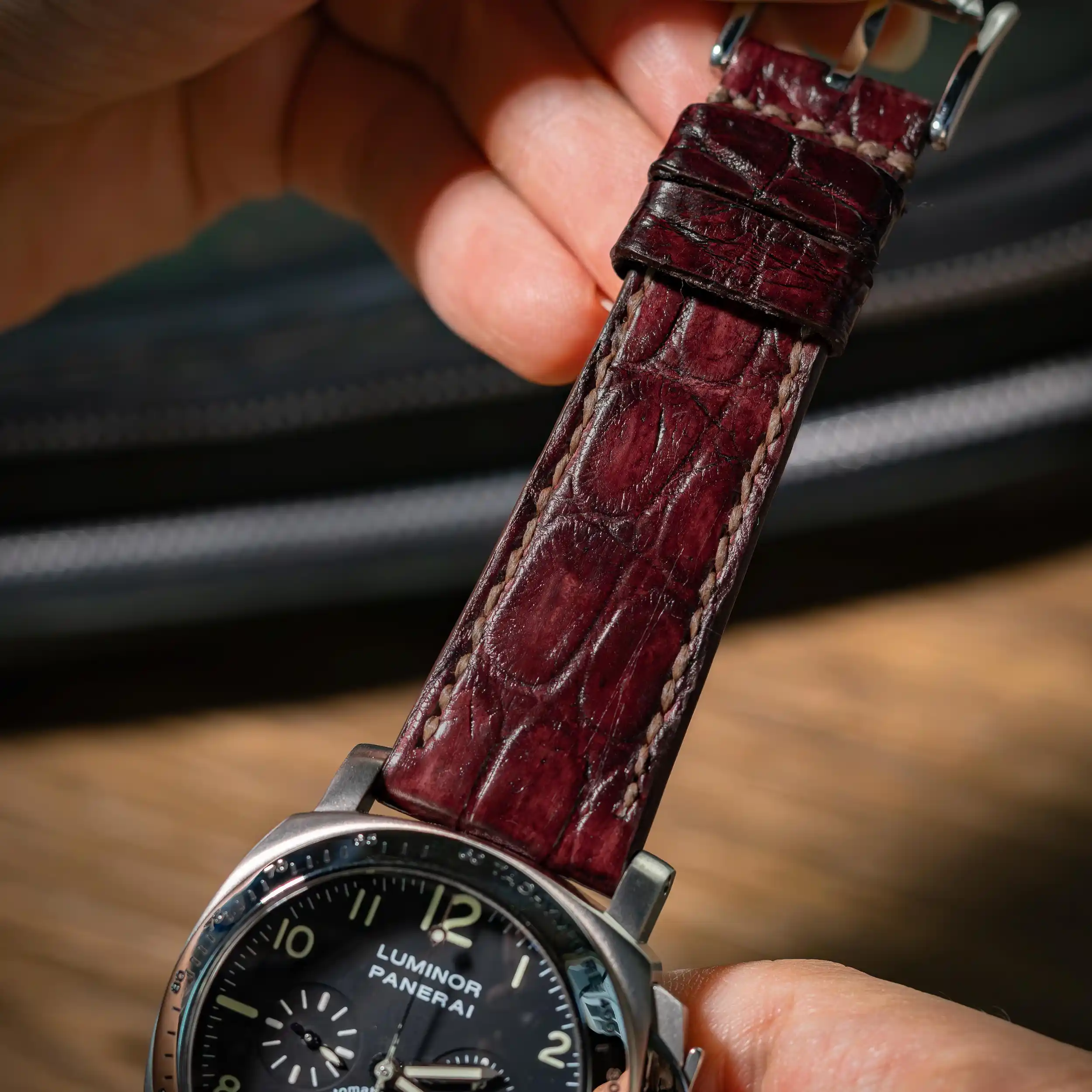 Bordeaux-crocodile-strap-on-Panerai-Luminor-PAM00072-made-by-Gunny-Straps