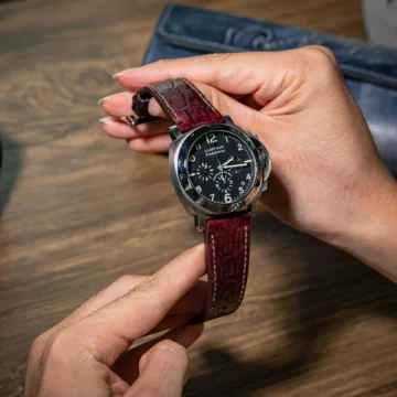 Bordeaux-crocodile-strap-on-Panerai-Luminor-PAM00072-made-by-Gunny-Straps
