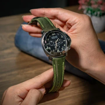 army-green-kevlar-strap-on-Panerai-Luminor-PAM00072-made-by-Gunny-Straps