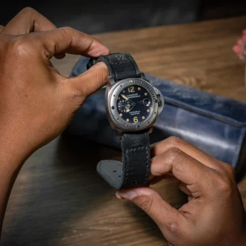 black-74-strap-on-panerai-luminor-submersible-PAM000106-made-by-Gunny-Straps