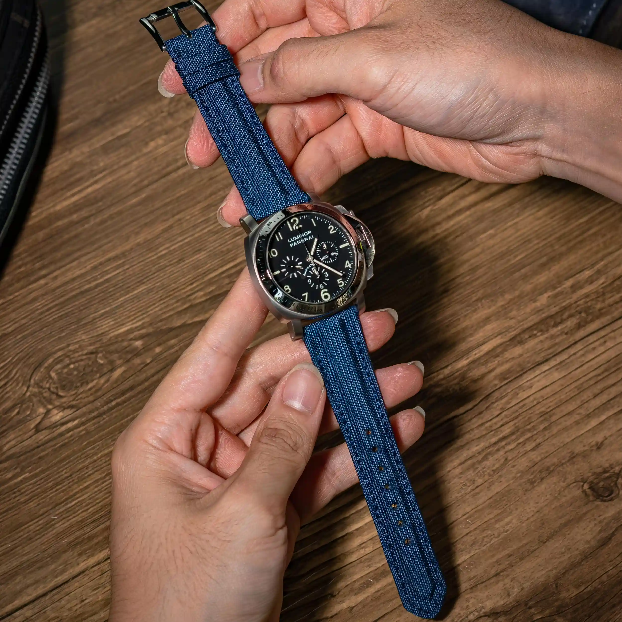 dark-blue-kevlar-strap-on-Panerai-Luminor-PAM00072-made-by-Gunny-Straps