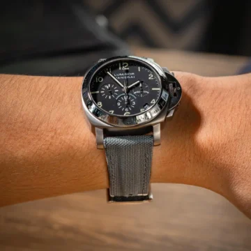 dark-grey-kevlar-strap-on-Panerai-Luminor-PAM00072-made-by-Gunny-Straps