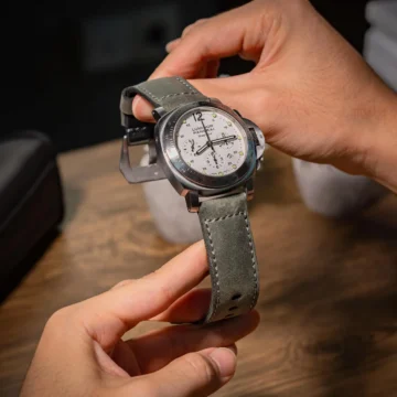 jet-black-strap-on-panerai-luminor-chrono-daylight-made-by-Gunny-Straps