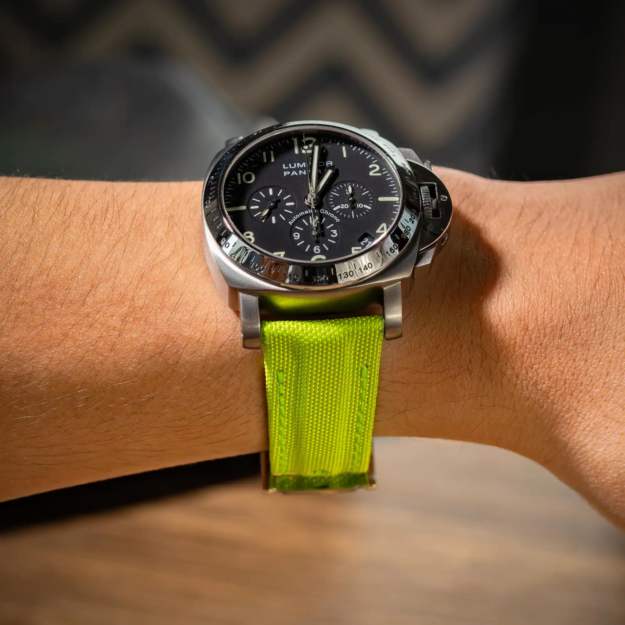 lime-green-kevlar-strap-on-Panerai-Luminor-PAM00072-made-by-Gunny-Straps