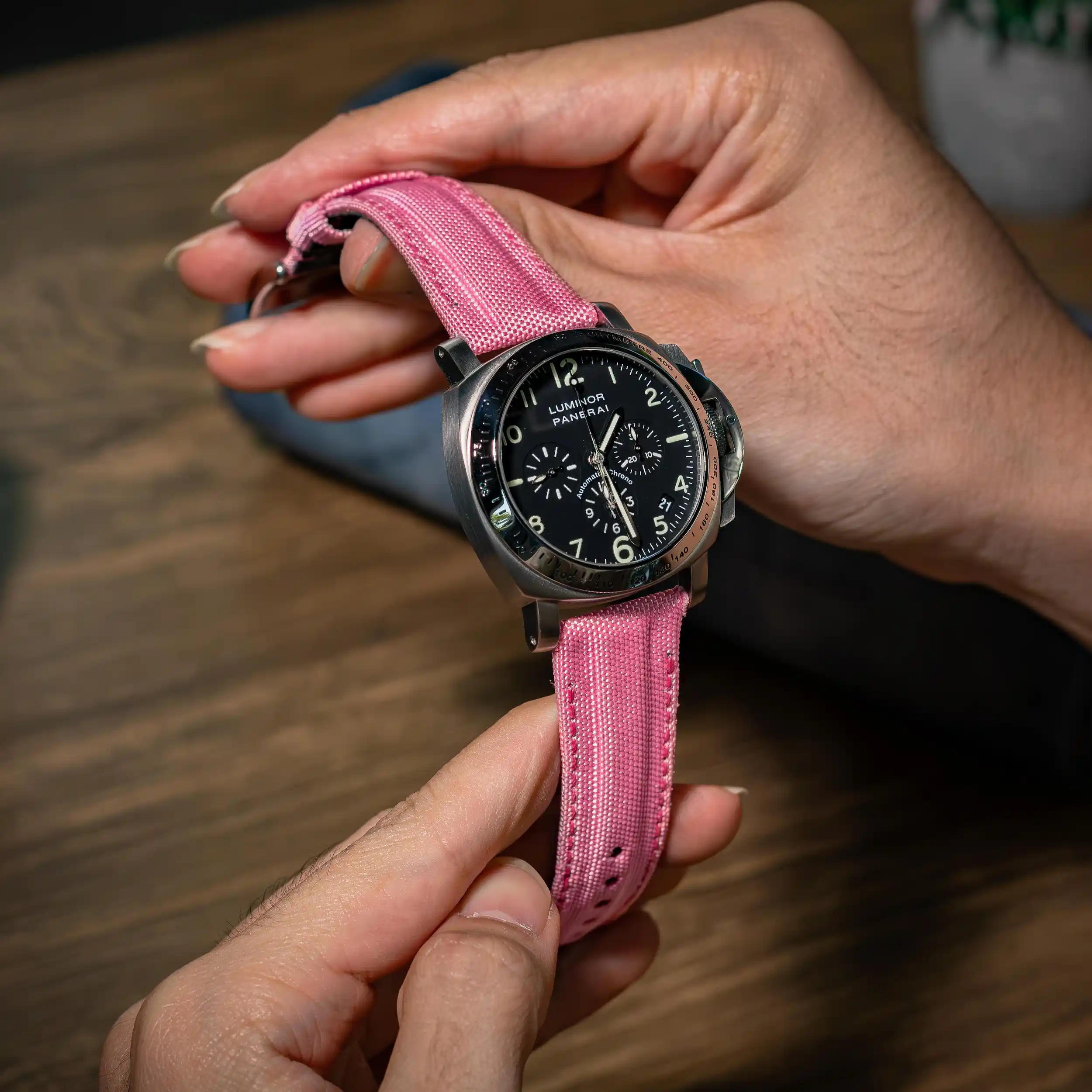 pink-kevlar-strap-on-Panerai-Luminor-PAM00072-made-by-Gunny-Straps