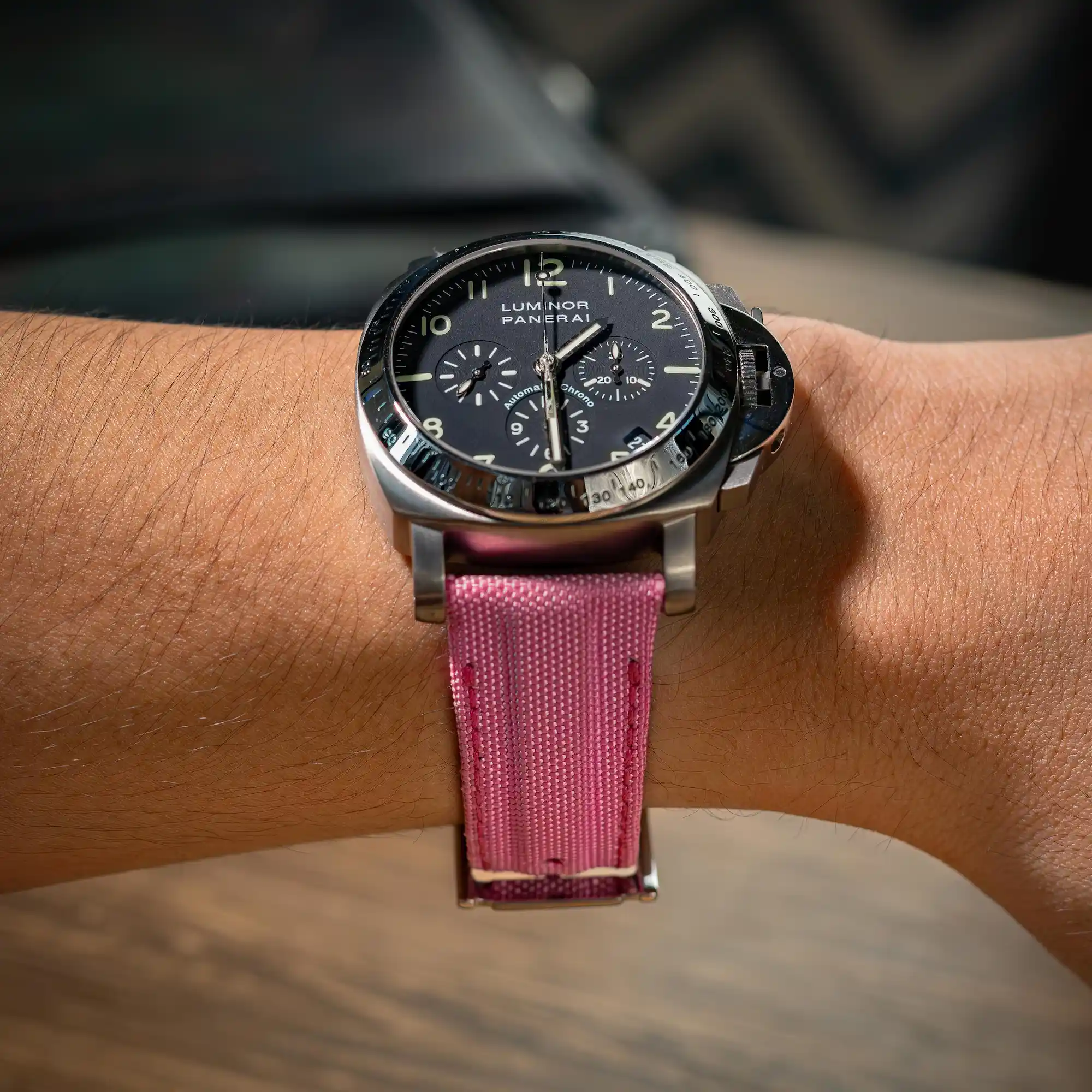 pink-kevlar-strap-on-Panerai-Luminor-PAM00072-made-by-Gunny-Straps