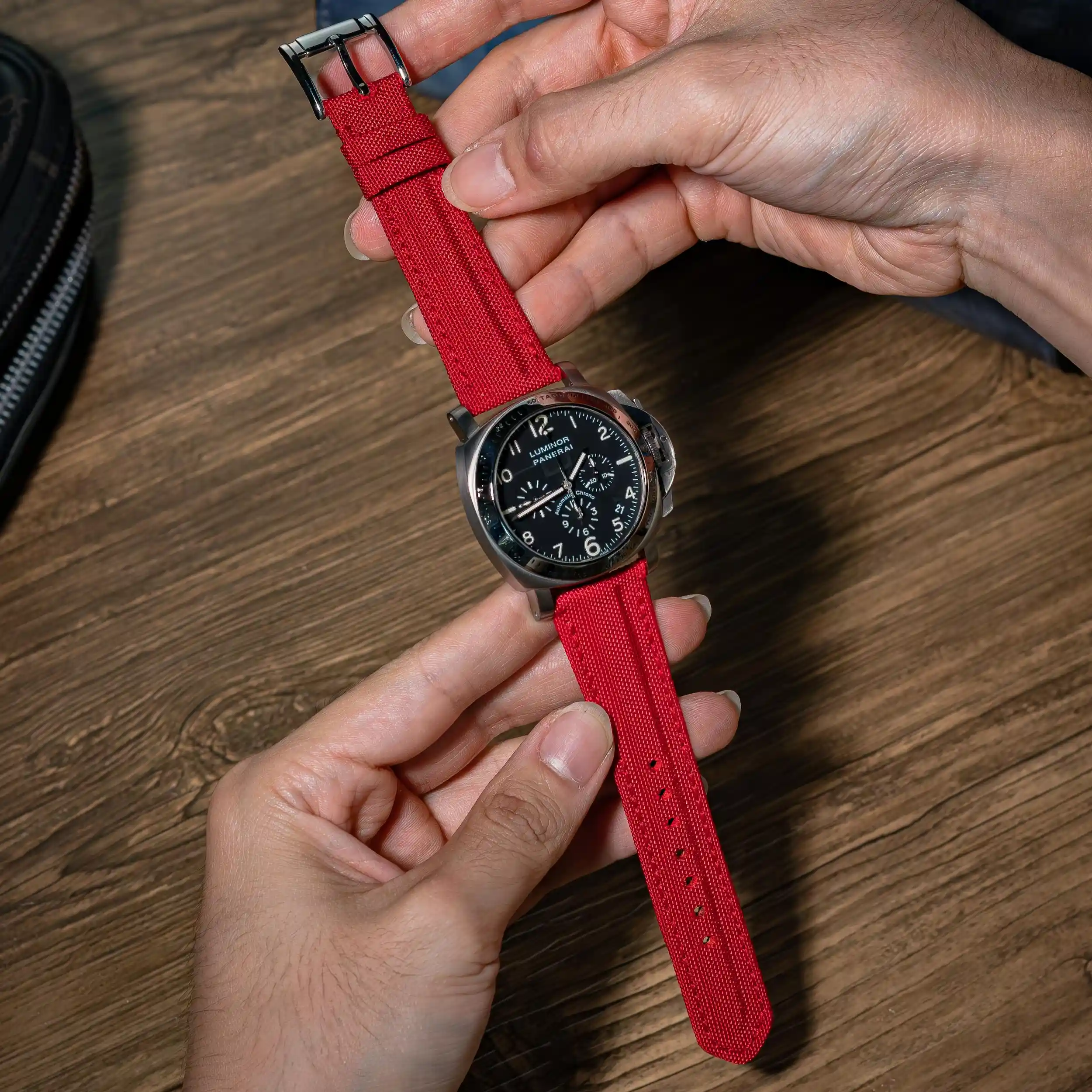 red-kevlar-strap-on-Panerai-Luminor-PAM00072-made-by-Gunny-Straps