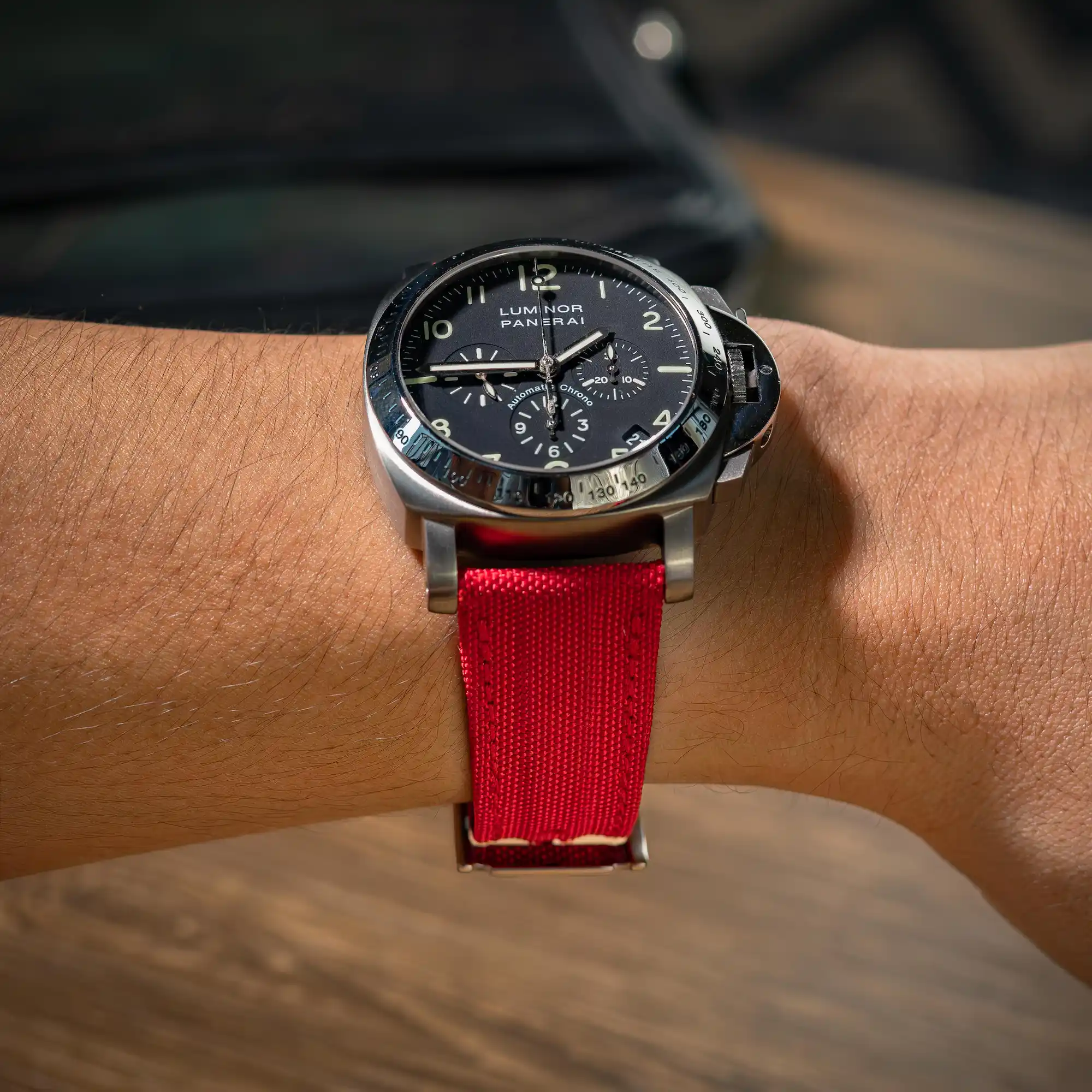 red-kevlar-strap-on-Panerai-Luminor-PAM00072-made-by-Gunny-Straps